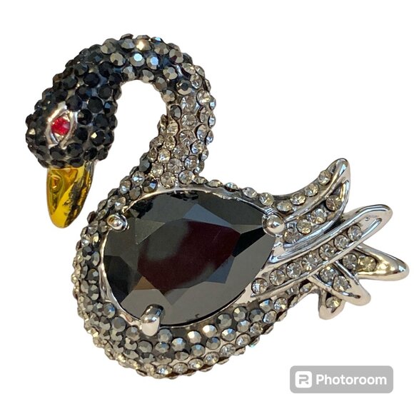 Vintage Jewelry - Vintage Crystal Swan Cocktail Ring Statement Size 7 8 Black Silver RhodiumPlated